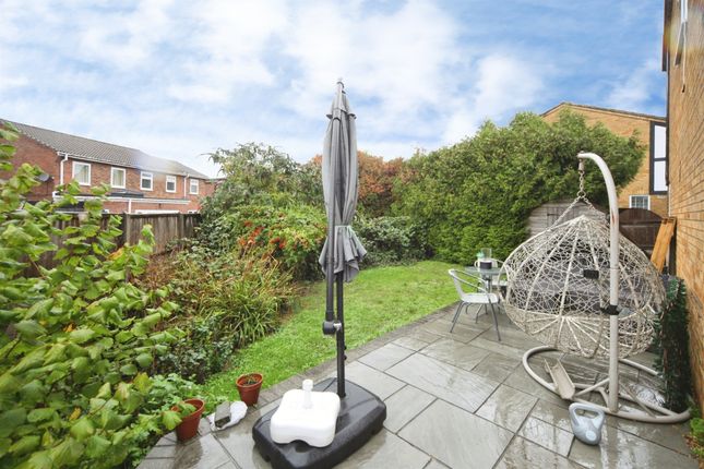 Lesbury Close, Luton photo 3