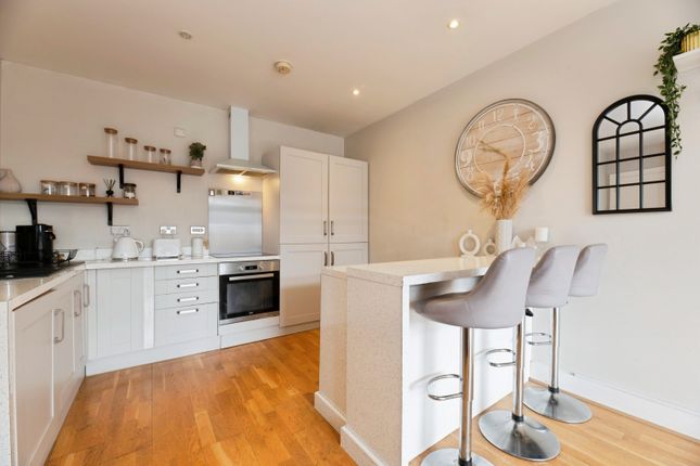 Flat 9/Liberty House, Guildford Street, Chertsey photo 3