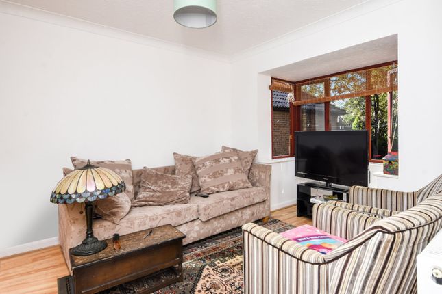 19, Caversham Avenue, Shoeburyness photo 3