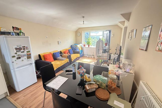 BROADVIEW LONG LANE , STANWELL photo 3