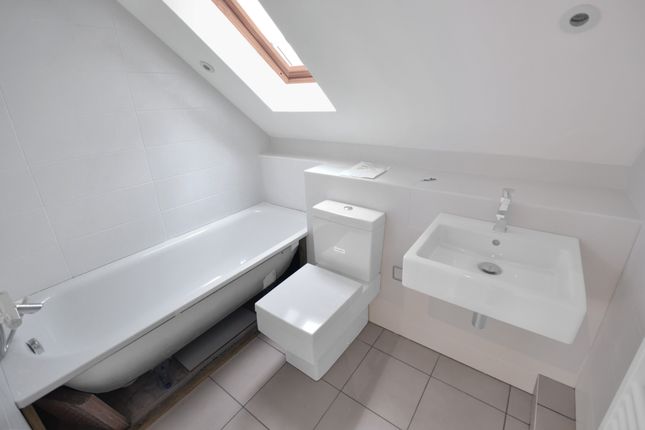 Flat 2 1a, Oak Grove, London photo 4