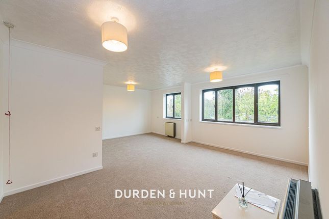 Flat 38, Manor Court Lodge, London photo 3