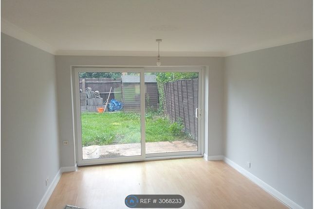 Poplar Close, Huntingdon photo 2