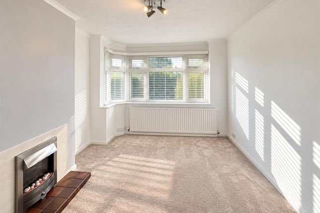 Lyndhurst Gardens, Enfield photo 2