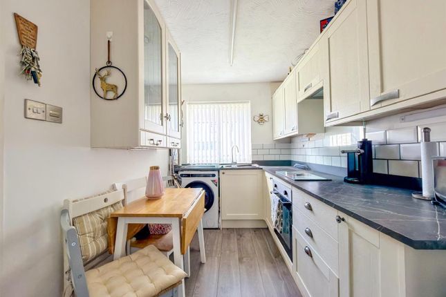 Flat 9B, Willow House, Knoll Park, Brean photo 2