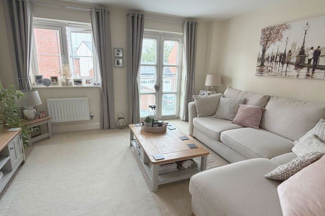 15 Webbs Way, Tewkesbury photo 2