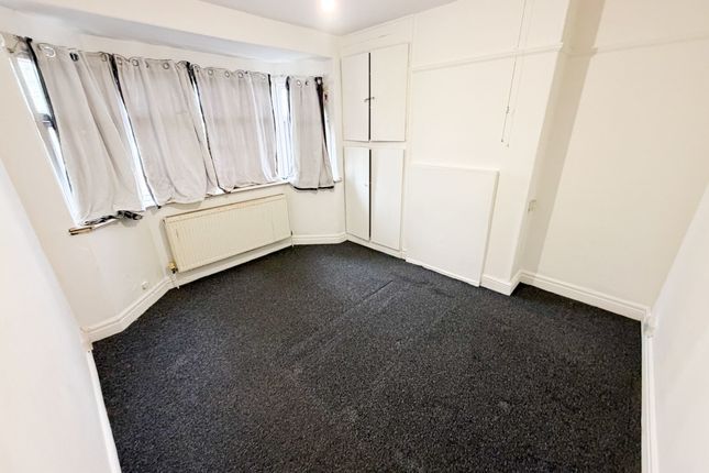 17 Springfield Drive, Ilford photo 5