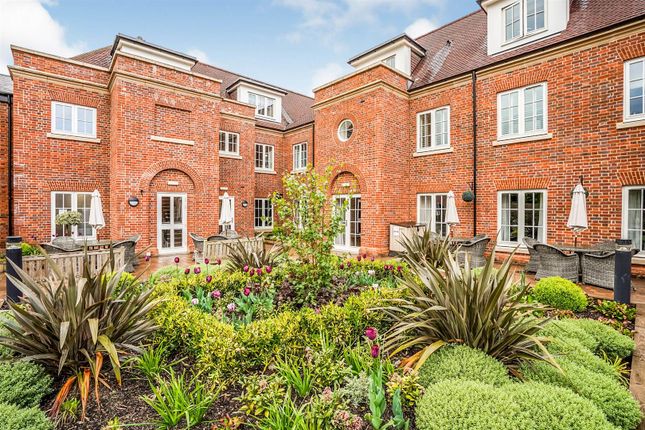 Thumbnail Flat for sale in The Broadway, Amersham