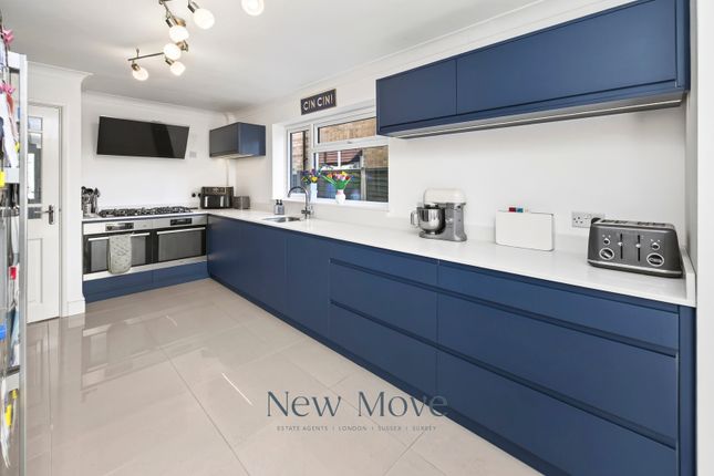 18 Kitsmead, Copthorne photo 4