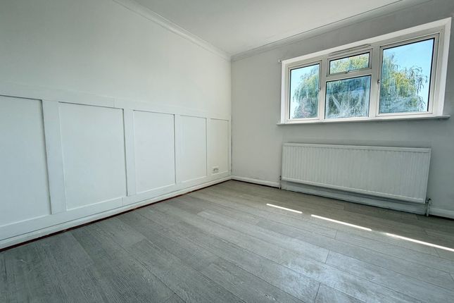 85B, Cardinal Avenue, Borehamwood photo 2