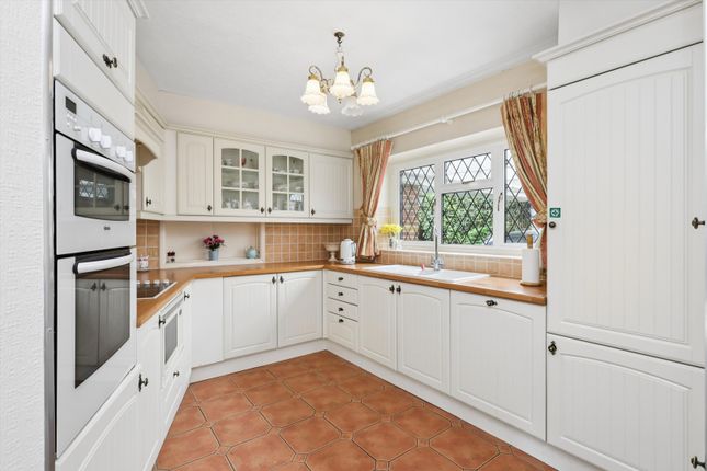 2, Hawkshill Way, Esher photo 3