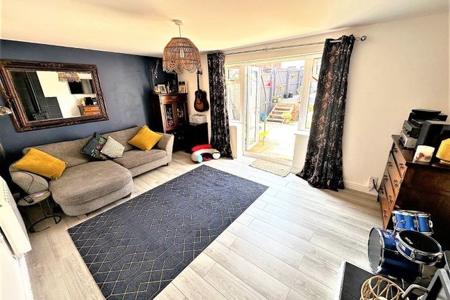6 Corona Park,, Sandford Street, Newcastle photo 2