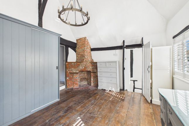 29, Whielden Street, Buckinghamshire photo 4