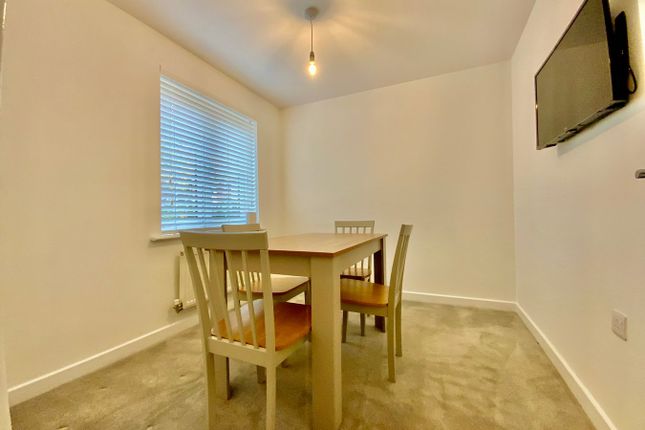 118, Coed Celynen Drive, Newport photo 4