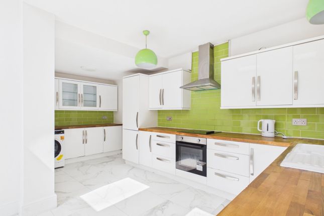 44, Petersfield Road, Surrey photo 2