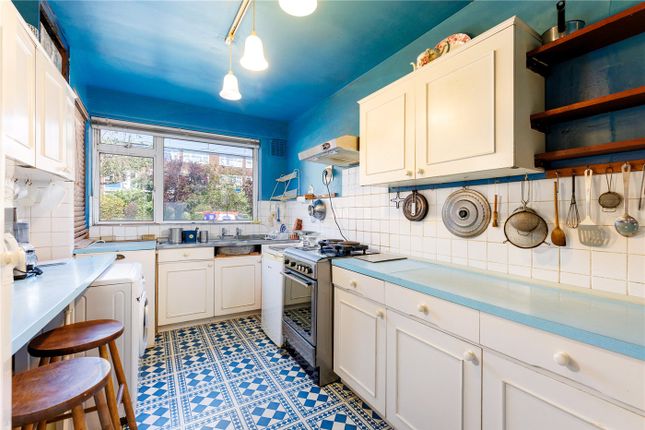 Flat 10, Lansdowne,, Carlton Drive, London photo 3