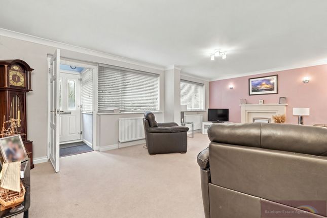 6, Willow Path, Waltham Abbey photo 3
