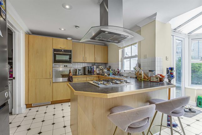 Town house for sale in Chapman Square, Parkside, Wimbledon