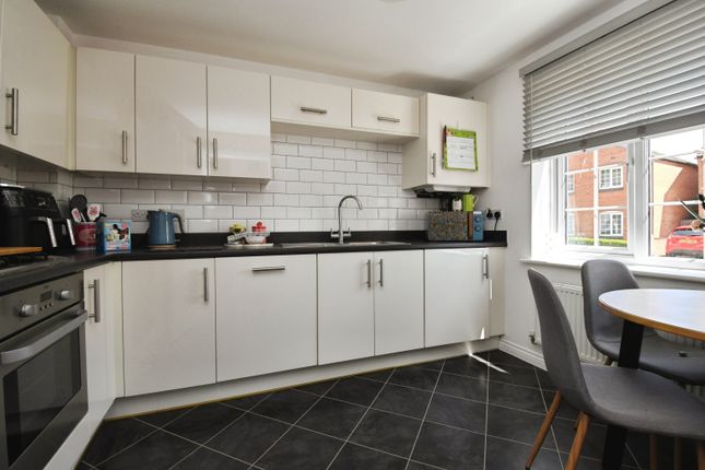35, Poppy Road, Witham St Hughs, Lincoln photo 3
