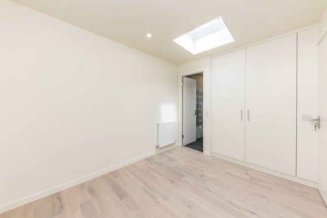 Property to rent in Princes Mews, London