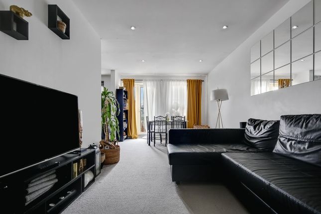 Flat for sale in Sixpenny Court, Barking