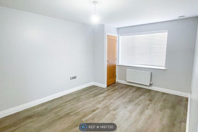Flats  Sycamore Court, Crawley Green Road, Luton photo 2