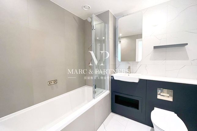 307r, Royal Eden Docks, London photo 2