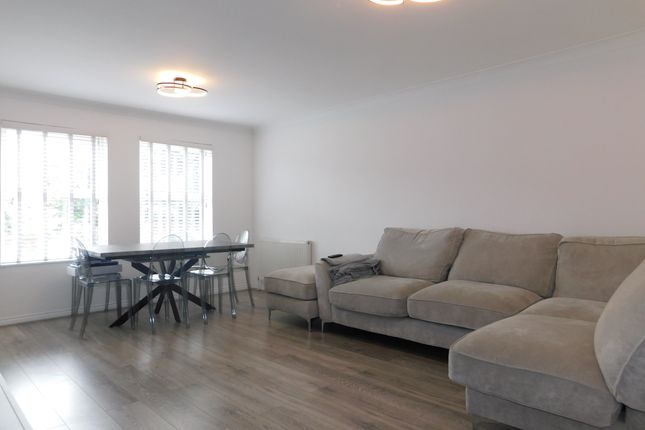 Thumbnail Flat to rent in Cobham Close, Enfield