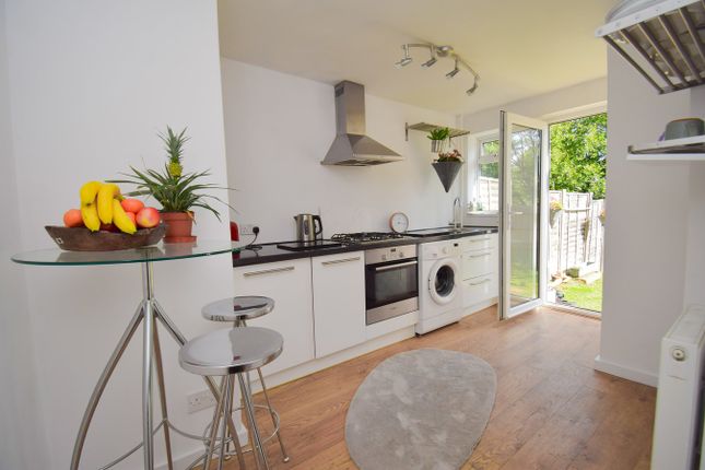23, Mills Crescent, Sevenoaks photo 3