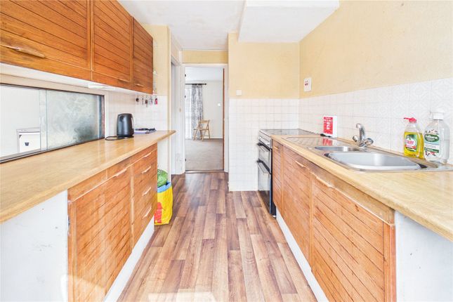 6, Coster Close, Newbury photo 4