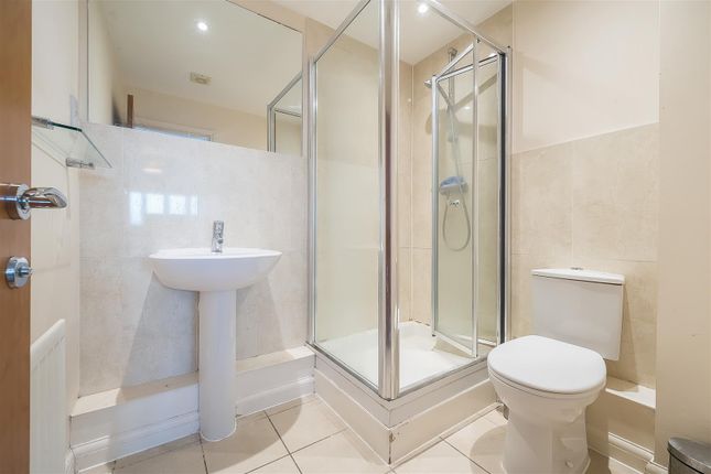 Flat for sale in Iliffe Close, Reading