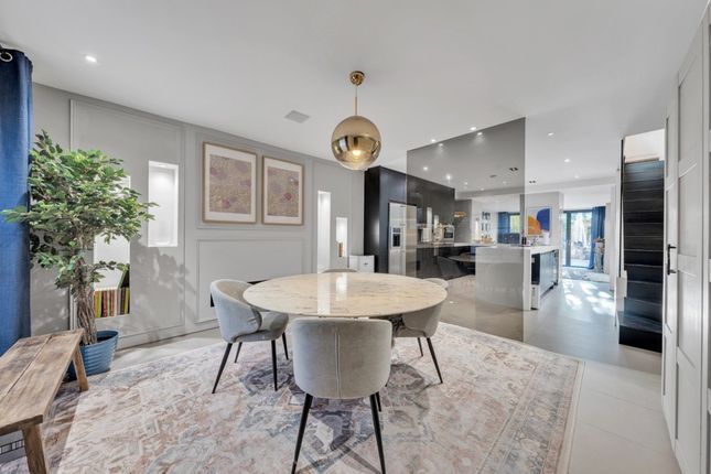 77, Clifton Hill, London photo 4