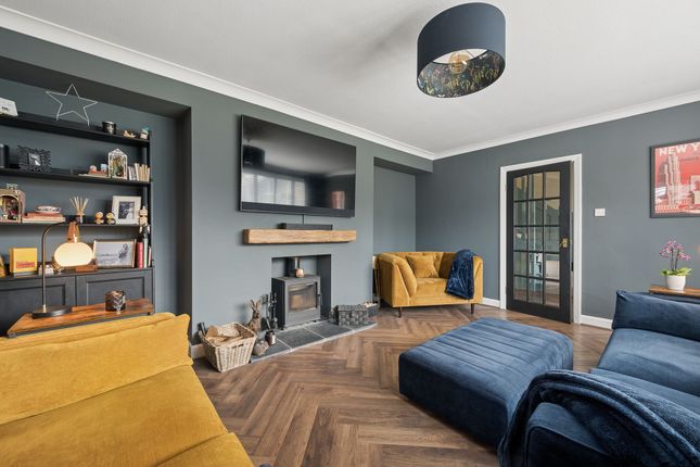 27 Lynn Drive, Glasgow photo 4