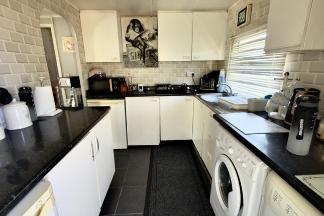 44, Hutton Park, Weston-super-Mare photo 4