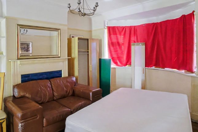 2, Herne Close, Neasden photo 4