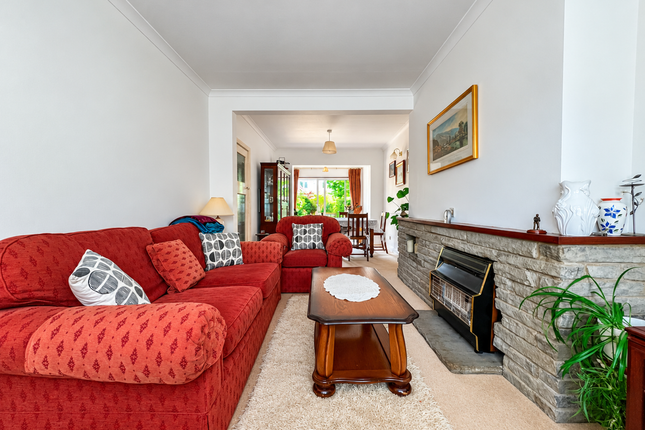 Boleyn Drive, West Molesey photo 3