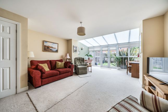 15, Flint Close, Horley photo 2