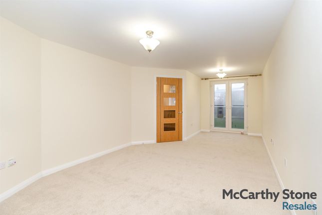 17 Valley Court, Longsight Road, Bury photo 2