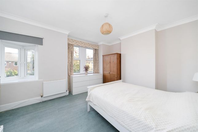 Carlton Park Avenue, Raynes Park photo 4