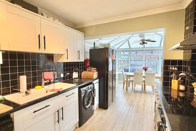 6 Oakley Close, Southampton photo 2