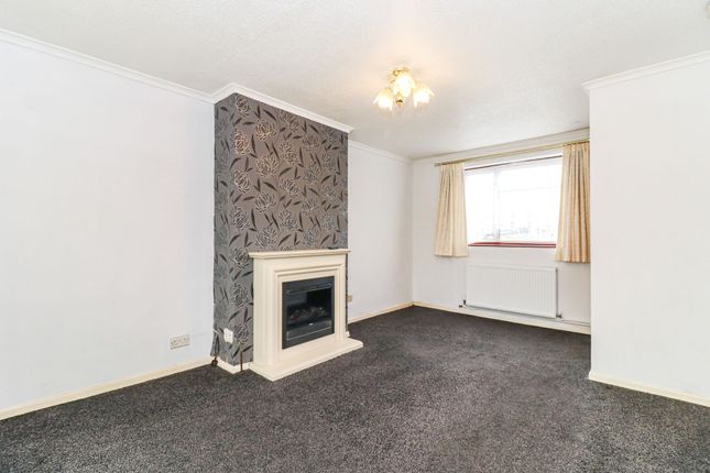 21 Beechfield, Kings Langley photo 2