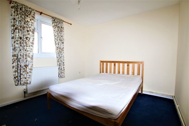 Flat for sale in Holmedale, Slough
