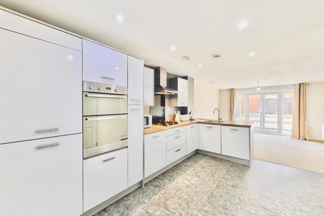 70, Wood Street, Patchway photo 4