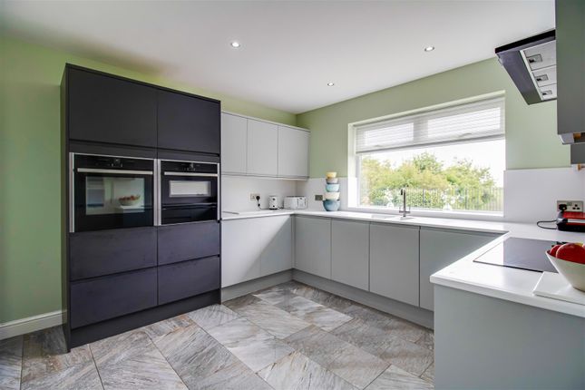 131, Blacker Lane, Wakefield photo 3