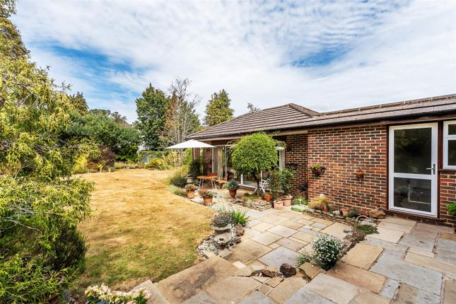 11, Oak Way, Ashtead photo 2