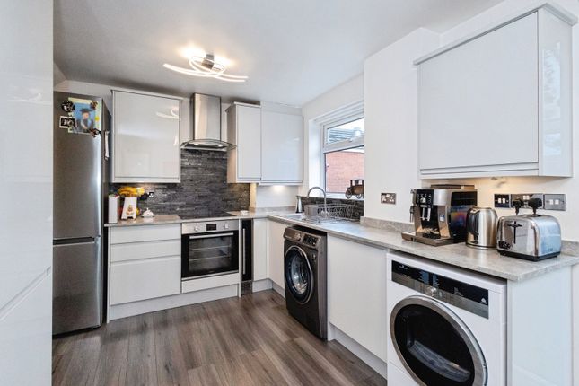 41, Ravenwood Drive, Manchester photo 4