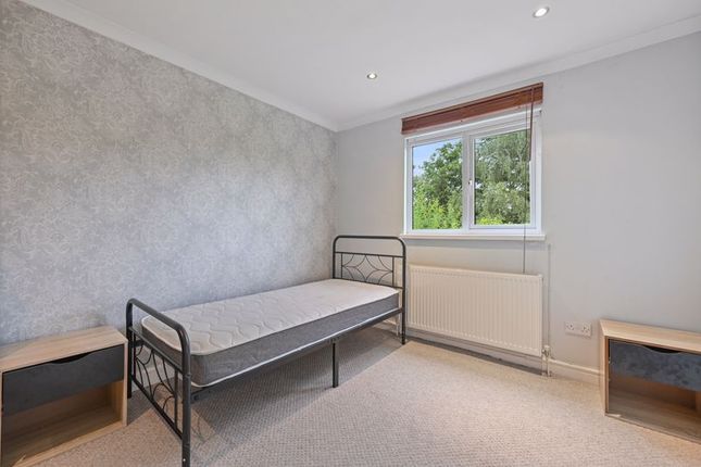 21D, Devonshire Road, Pinner photo 3