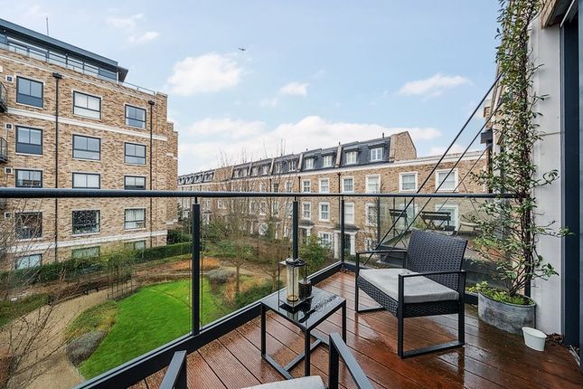 Flat for sale in Concord Court, Chiswick, London