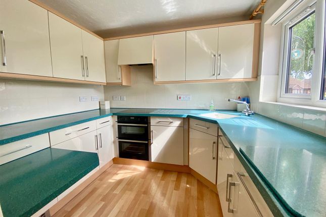 24, Beverstone, Peterborough photo 4