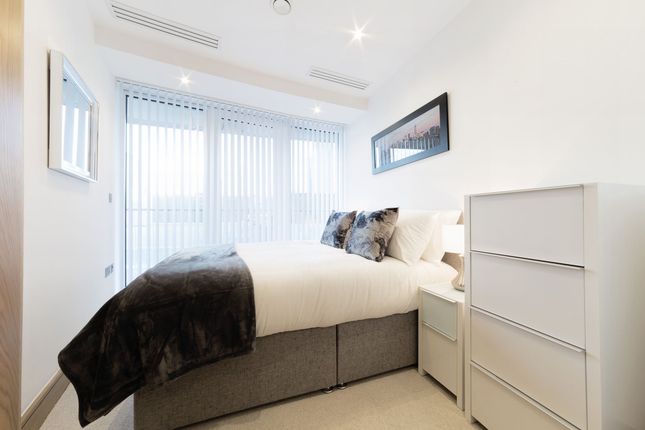 Flat for sale in Arena Tower, Canary Wharf, London
